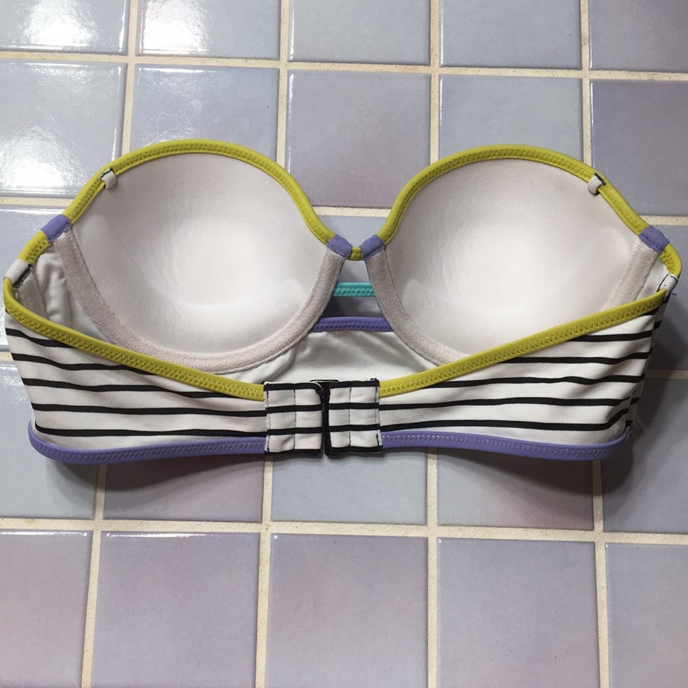 Victoria’s Secret bikini top - Picture 2 of 5